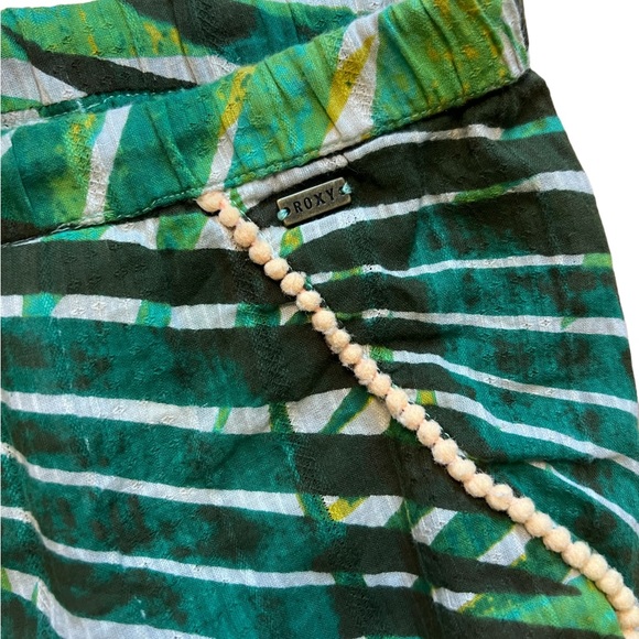 Roxy shorts - Size Small - Super cute and comfortable - Green Palm Tree Design - Picture 4 of 6